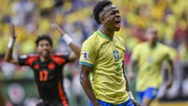 前利物浦后卫马蒂普退役后首亮相，现身沙尔克04广告